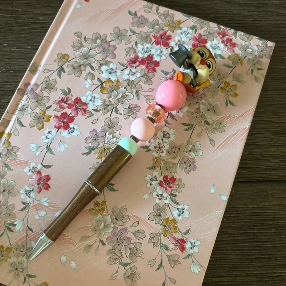 Disney Doorables: Mickey & Friends: Dale with top hat handmade beaded pen